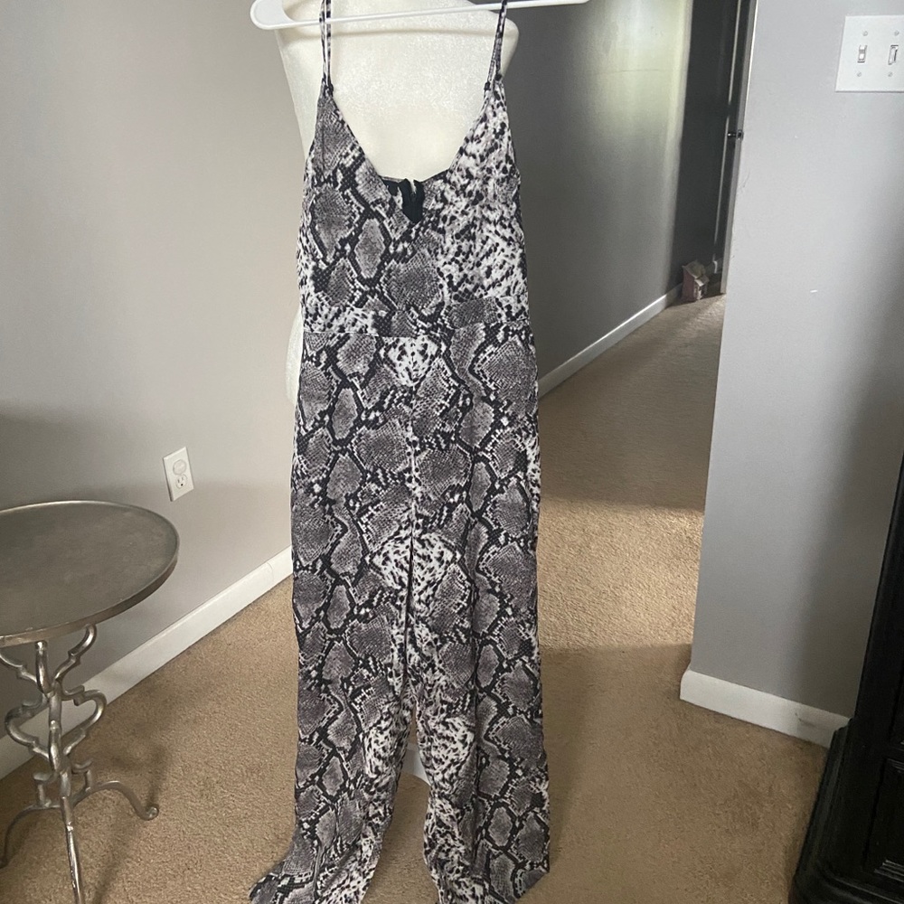 Black white brand new romper